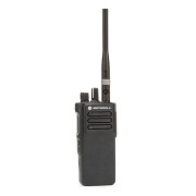 Motorola MOTOTRBO™ DP4400e VHF MDH56JDC9VA1AN v provedení se širokopásmovou anténou