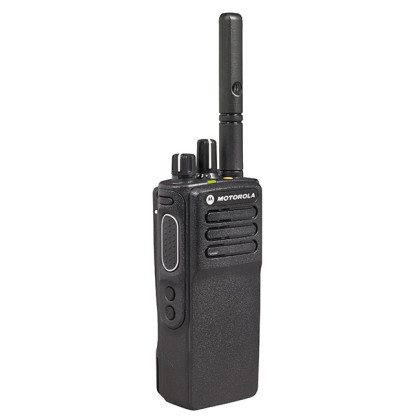 Motorola MOTOTRBO™ DP4400e VHF MDH56JDC9VA1AN v provedení s krátkou anténou