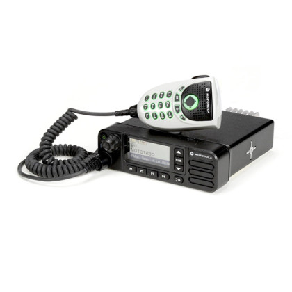Motorola MOTOTRBO™ DM4600e VHF - mobilní profesionální radiostanice, standardní provedení
