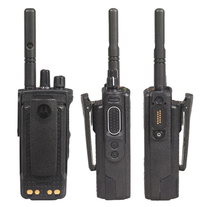 Motorola MOTOTRBO™ DP4600e UHF MDH56RDQ9VA1AN - přenosná digitální radiostanice, pohledy z boku a ze zadu