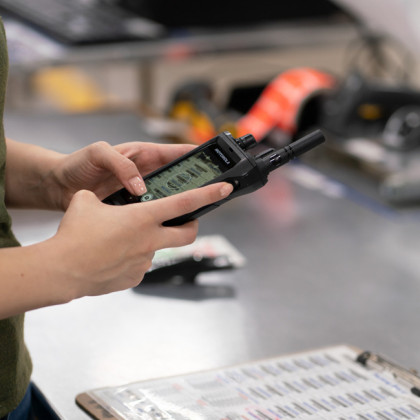 Motorola MOTOTRBO™ Ion UHF, LTE, WiFi, BT, GPS - terminál je možné použít i jako čtečku čárového kódu