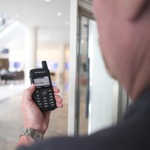 Motorola MOTOTRBO™ SL4010e - přenosná digitální DMR radiostanice model MDH81QCN9TA2AN - při použití