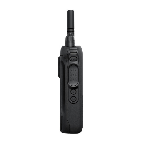 Radiostanice Motorola MOTOTRBO™ R7 FKP Premium UHF, BT, WiFi, GNSS model MDH06RDN9XA2AN - pohled z boku při použití tenké LiIon baterie