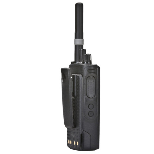 Motorola DP 4400 UHF - digitální rační radiostanice (vysílačka) - pohled ze zadu
