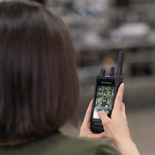 Motorola MOTOTRBO™ Ion UHF, LTE, WiFi, BT, GPS - při pořizování fotografie