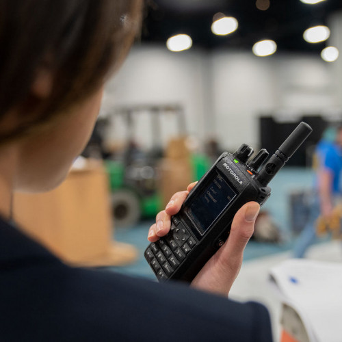 Motorola MOTOTRBO™ R7 FKP Capable UHF - ruční radiostanice, model MDH06RDN9WA2AN - v provozu