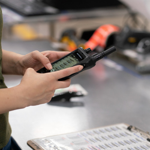 Motorola MOTOTRBO™ Ion UHF, LTE, WiFi, BT, GPS - terminál je možné použít i jako čtečku čárového kódu
