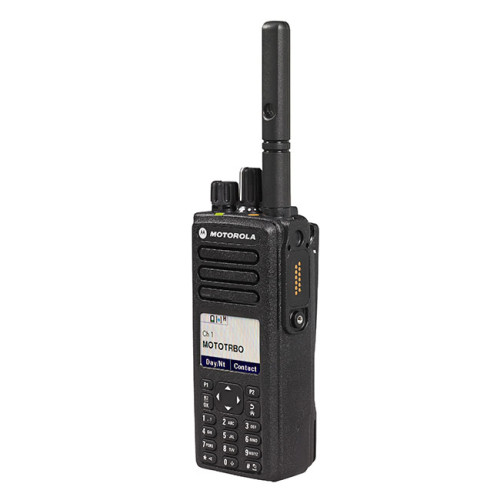 Motorola MOTOTRBO™ DP4800e VHF, model MDH56JDN9VA1AN, provedení s krácenou anténou