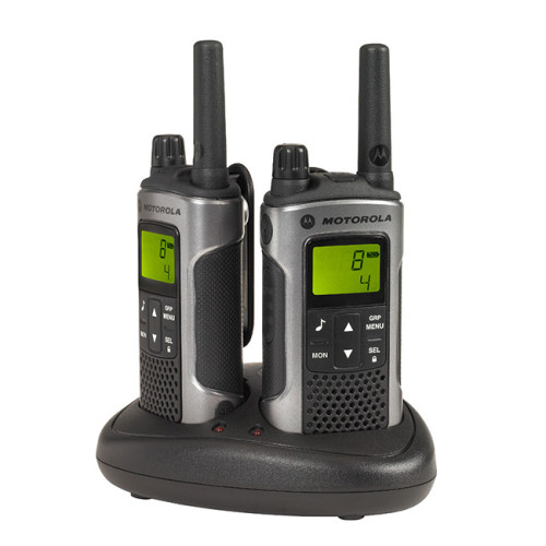 Motorola TLKR T80 PMR446 - vysílačky v nabíjecím stojanu