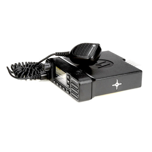 Motorola MOTOTRBO™ DM4600e VHF - mobilní profesionální radiostanice, standardní provedení, pohled z boku