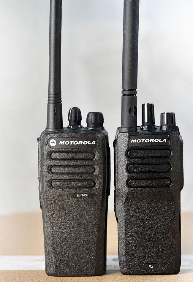 srovnání vysílaček Motorola DP1400 a Motorola R2